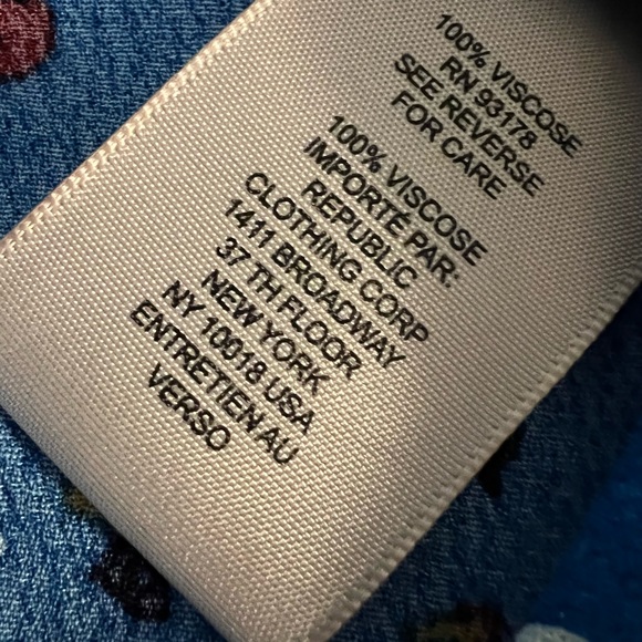 Philosophy Blue Floral V Neck Long Sleeve Fitted Button Down Blouse Size S/P - Picture 10 of 10